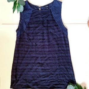 🍂Lucky Brand navy eyelet/striped tank top